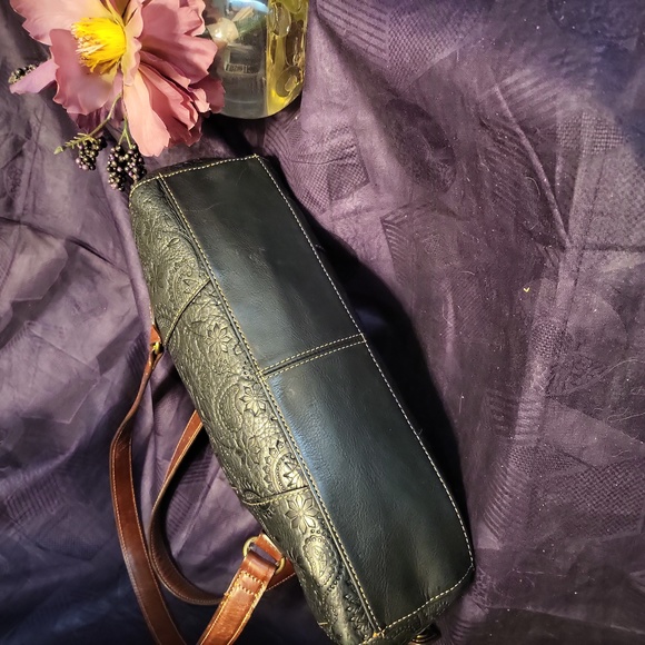 Bag: Authentic Fossil Tooled Embossed Leather Shoulder Bag - Picture 2 of 9